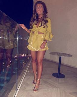 Dani Dyer feet photo thumbnail