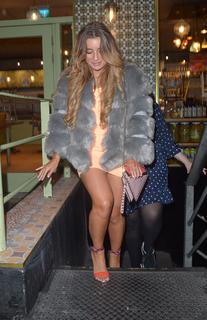 Dani Dyer feet photo thumbnail