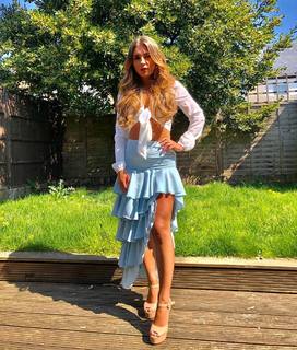 Dani Dyer feet photo thumbnail