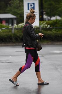 Dani Dyer feet photo thumbnail