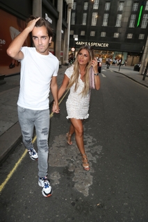 Dani Dyer feet photo thumbnail