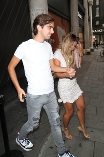 Dani Dyer feet photo thumbnail