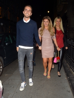 Dani Dyer feet photo thumbnail