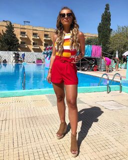 Dani Dyer feet photo thumbnail