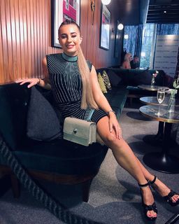 Dani Dyer feet photo thumbnail