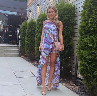 Dani Dyer feet photo thumbnail