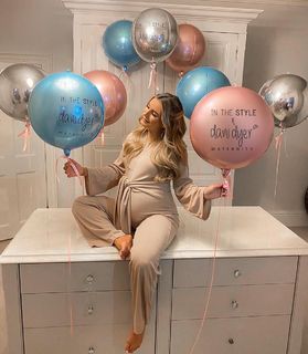 Dani Dyer feet photo thumbnail