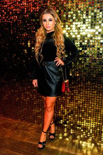 Dani Dyer feet photo thumbnail