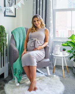 Dani Dyer feet photo thumbnail