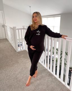 Dani Dyer feet photo thumbnail