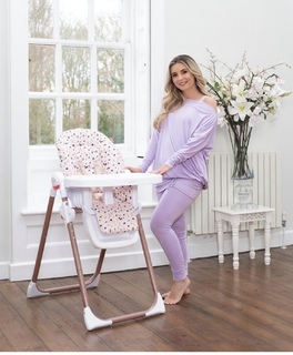 Dani Dyer feet photo thumbnail