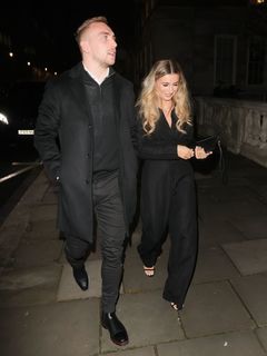 Dani Dyer feet photo thumbnail