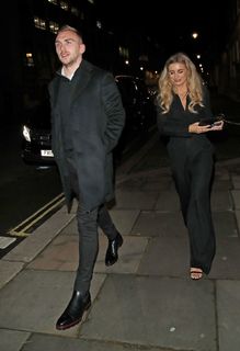 Dani Dyer feet photo thumbnail