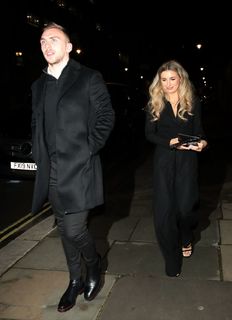 Dani Dyer feet photo thumbnail