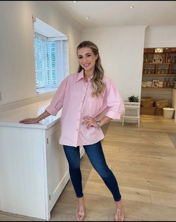 Dani Dyer feet photo thumbnail