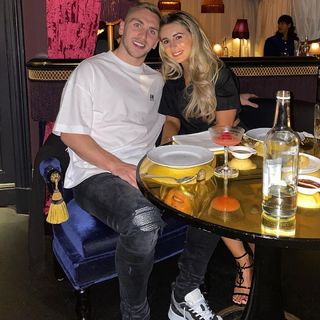 Dani Dyer feet photo thumbnail