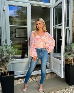 Dani Dyer feet photo thumbnail