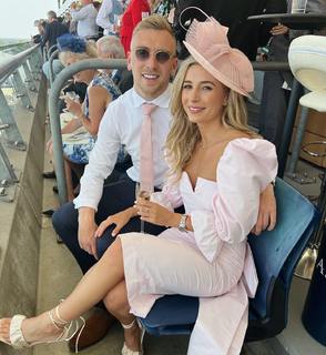 Dani Dyer feet photo thumbnail