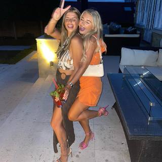 Dani Dyer feet photo thumbnail