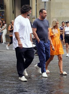 Dani Dyer feet photo thumbnail