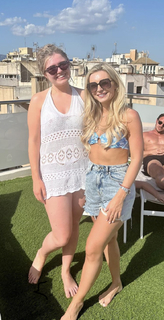 Dani Dyer feet photo thumbnail