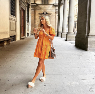 Dani Dyer feet photo thumbnail