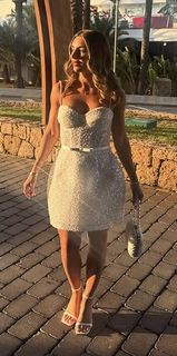 Dani Dyer feet photo thumbnail