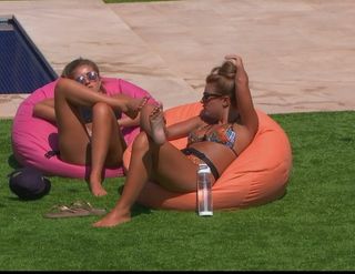 Dani Dyer feet photo 14