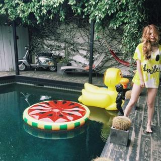 Dani Thorne feet photo thumbnail