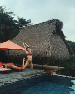 Dani Thorne feet photo thumbnail