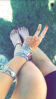 Dani Thorne feet photo thumbnail