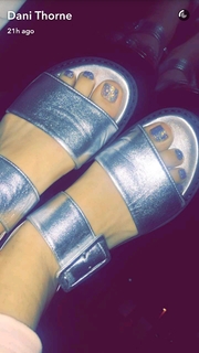 Dani Thorne feet photo thumbnail