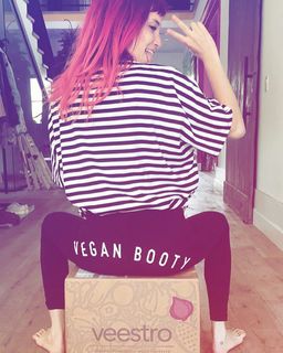 Dani Thorne feet photo thumbnail