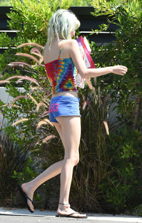 Dani Thorne feet photo thumbnail