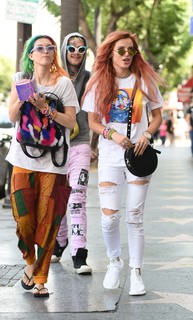 Dani Thorne feet photo thumbnail