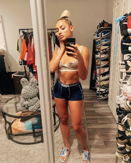 DaniLeigh feet photo 8