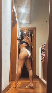 DaniLeigh feet photo 9