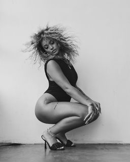 DaniLeigh feet photo 13