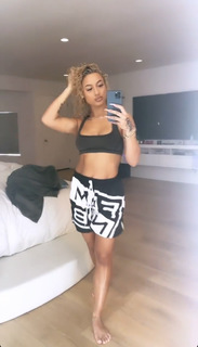 DaniLeigh feet photo 7