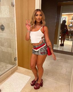 DaniLeigh feet photo 7