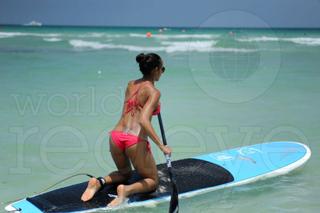 Dania Ramirez feet photo thumbnail