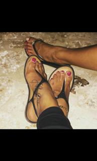 Dania Ramirez feet photo thumbnail