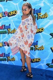 Dania Ramirez feet photo thumbnail