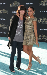 Dania Ramirez feet photo thumbnail