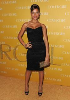 Dania Ramirez feet photo thumbnail