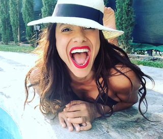 Dania Ramirez feet photo thumbnail