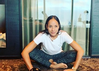 Dania Ramirez feet photo thumbnail