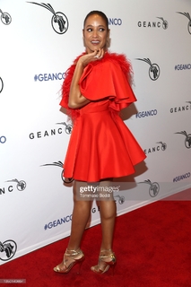 Dania Ramirez feet photo thumbnail