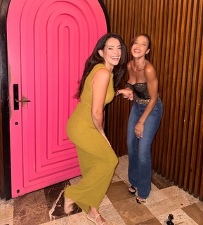 Dania Ramirez feet photo thumbnail