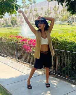 Dania Ramirez feet photo thumbnail